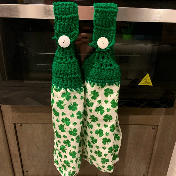 Handmade Holiday Themed Hand-towel Decor - Picture 3 of 4